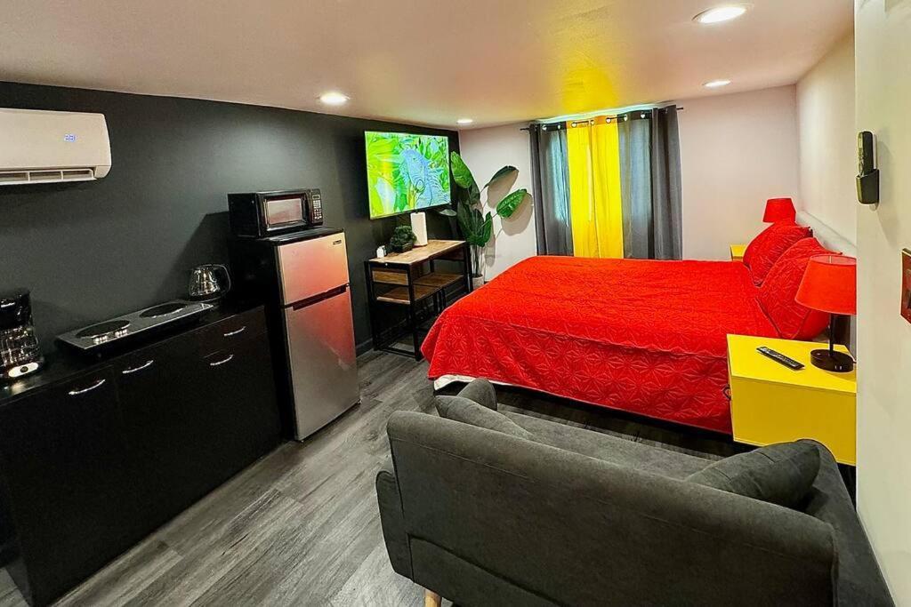 New Tiny Uptown Apartment Phoenix