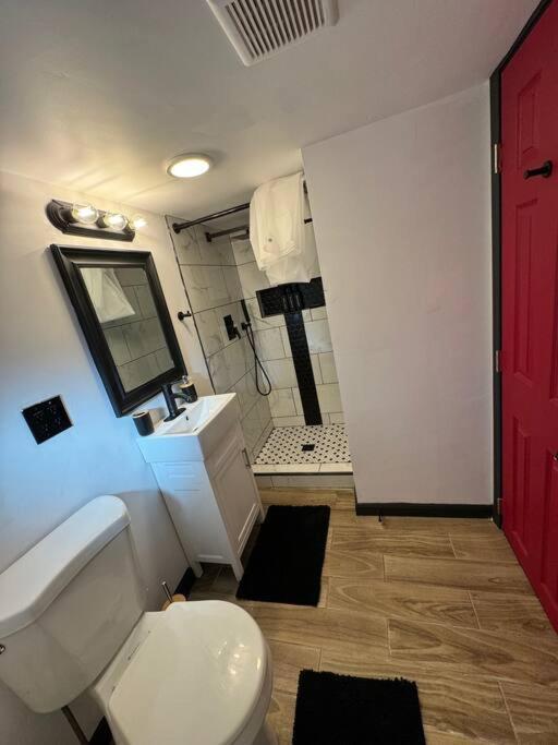 Apartment New Tiny Uptown *